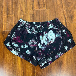 Lululemon Hottie Hot Short Printed Shorts Size 6